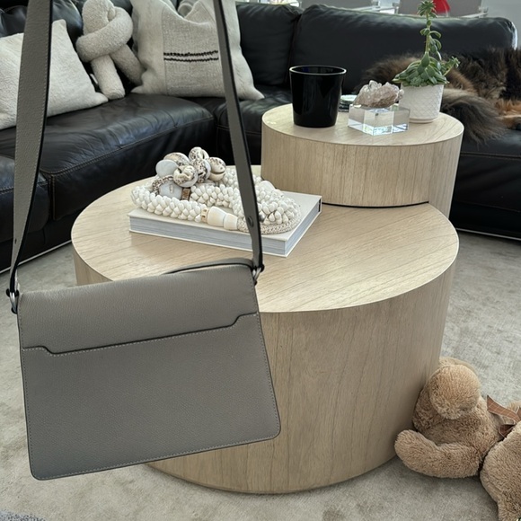 Time’s Arrow chooses most exquisite skins to create your bag. Hand pic leather - Picture 4 of 8